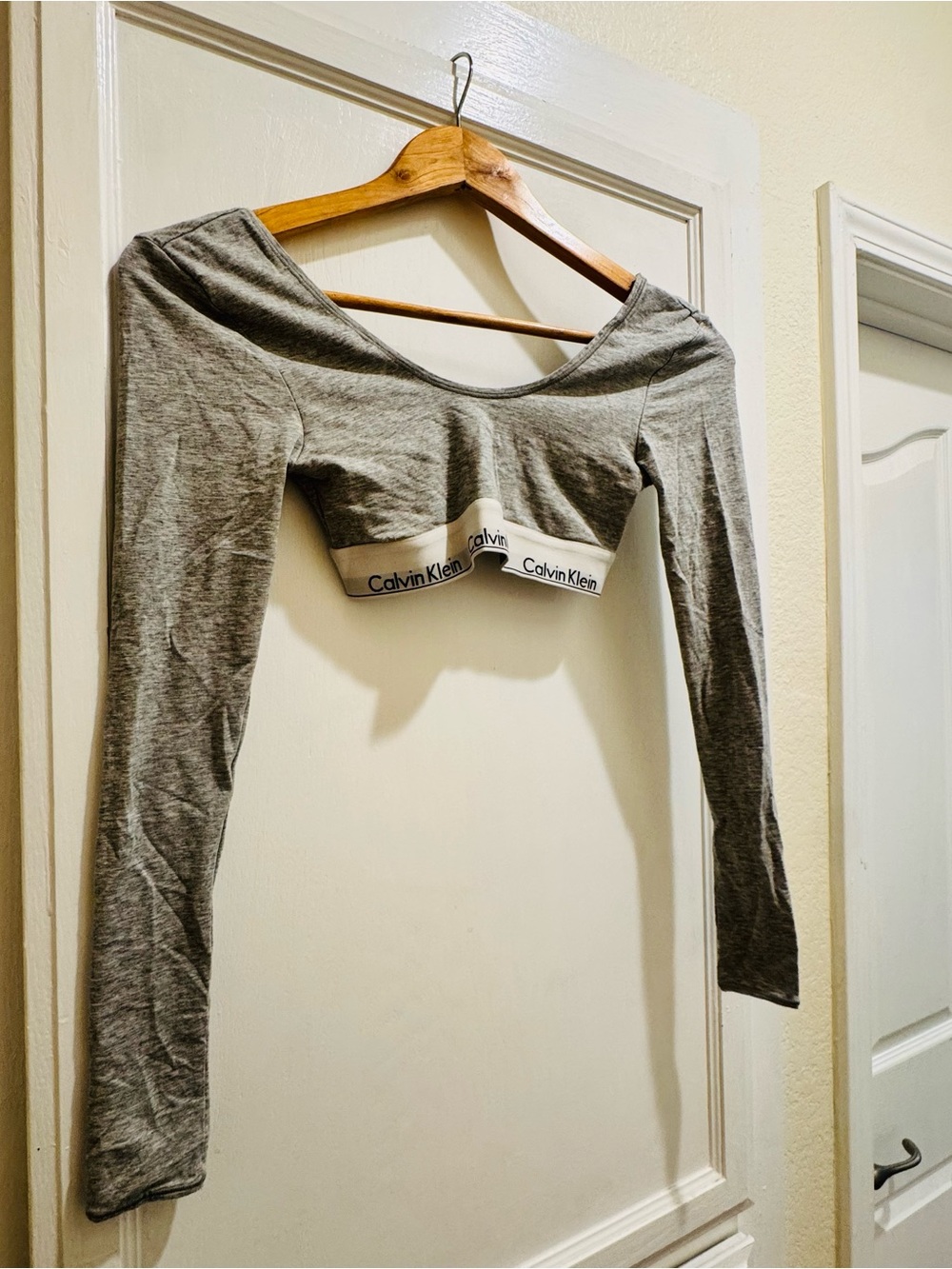 Calvin Klein Underwear Gray Long Sleeve Crop Top Logo Band Open Back Y2K